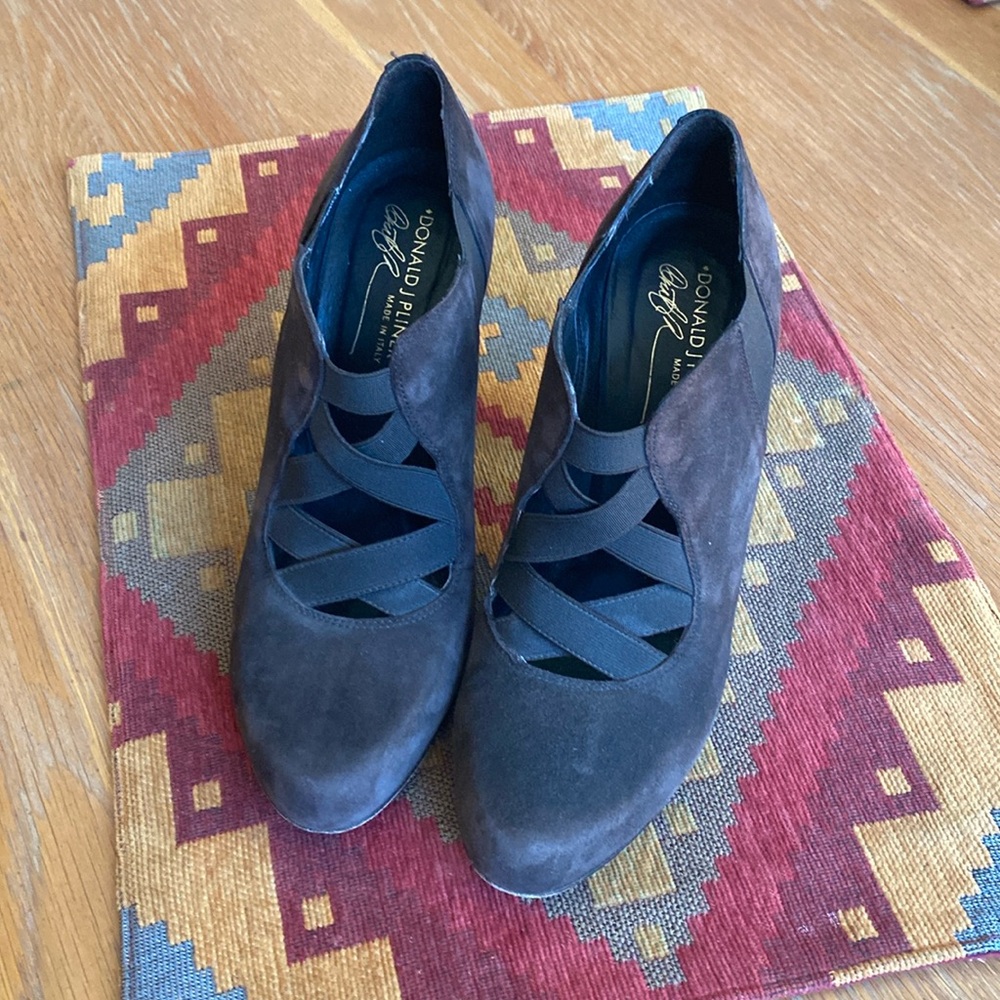 Donald Pliner brown suede pumps